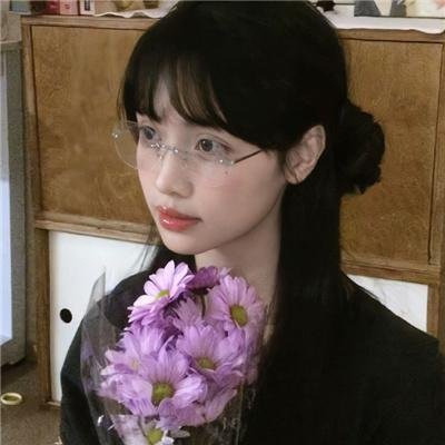 远看是蔚蓝的春天海报
